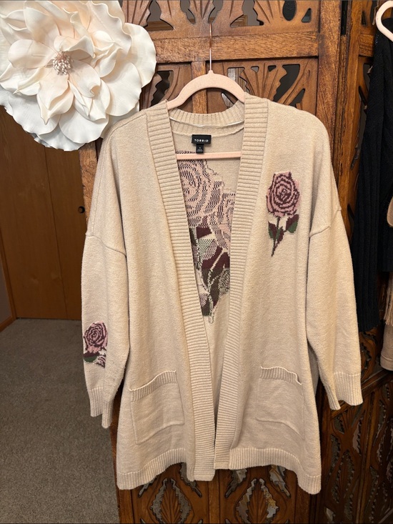 torrid Sweaters - torrid Cream Open-Front Cardigan with Rose Intarsia